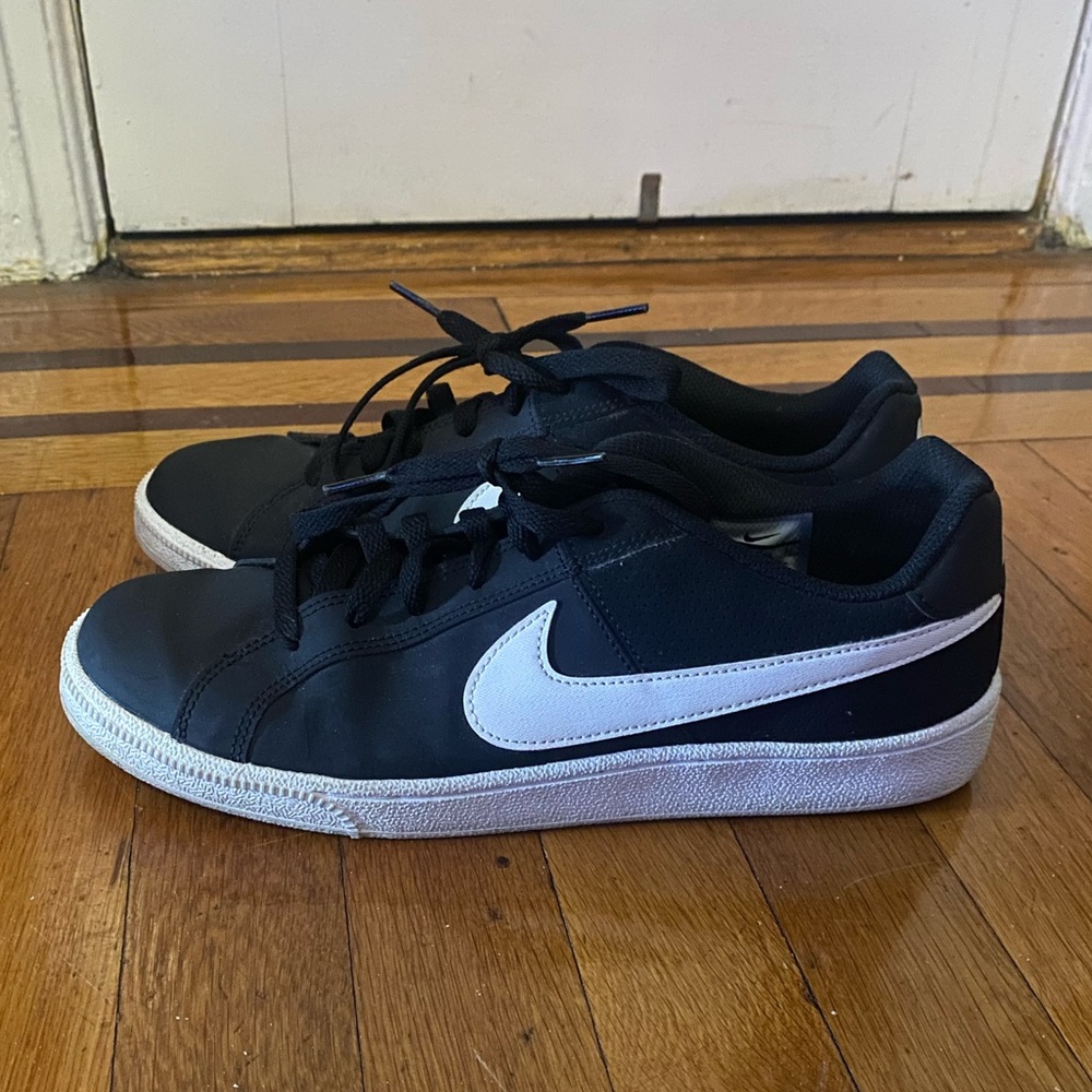 Nike Women's Black and White Tennis Sneakers